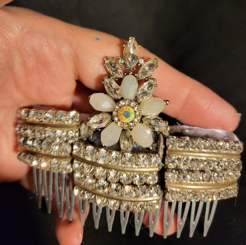 ENEW HANDMADE BY ME Elegant Crystal Hair Comb with Floral Design